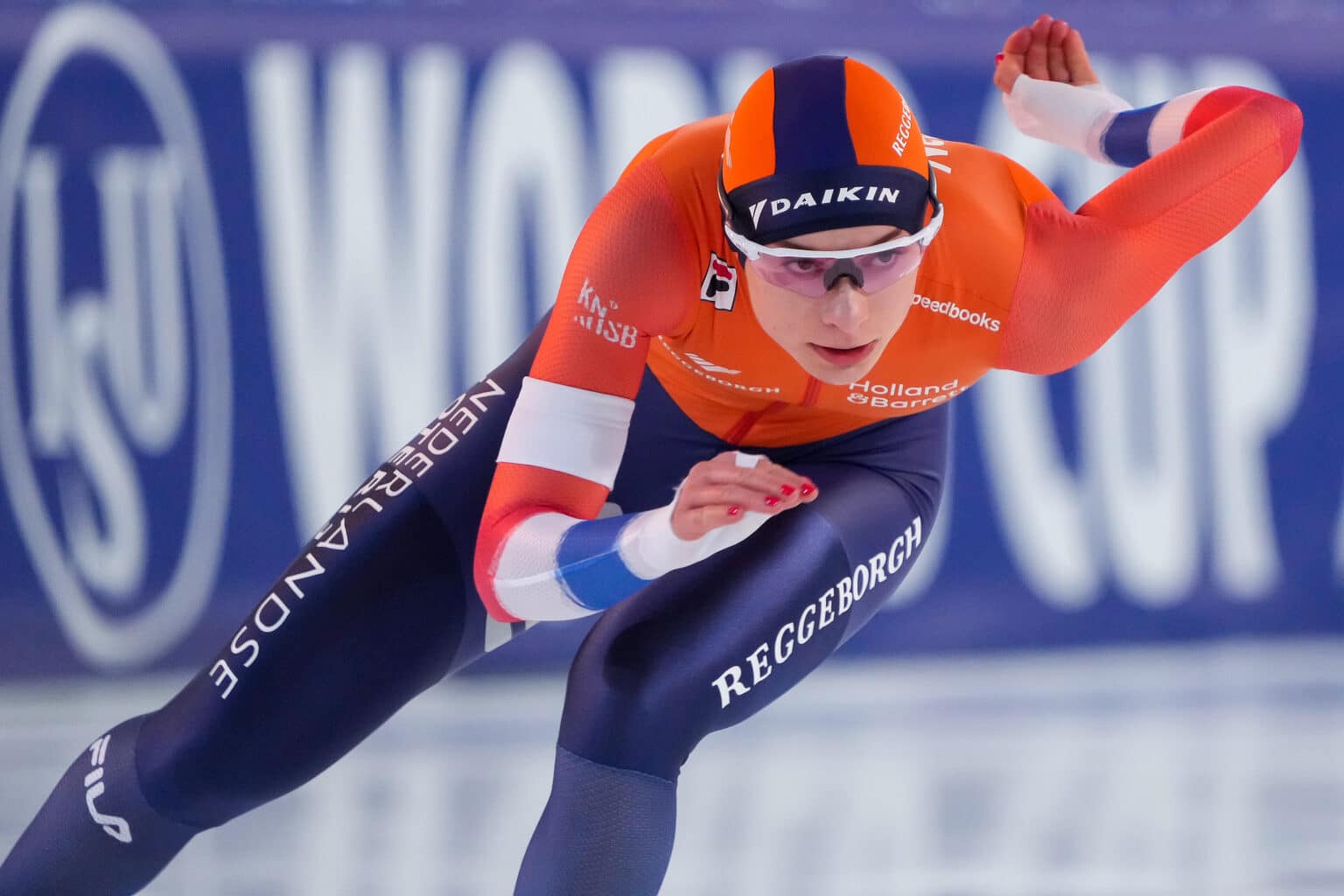 STAVANGER, NORWAY - NOVEMBER 21: Femke Kok of Team Reggeborgh and The Netherlands competing on the Women's A Group 2nd 500m during the ISU World Cup 2 Stavanger on November 21, 2021 in Stavanger, Norway (Photo by Douwe Bijlsma/Orange Pictures) House of Sports