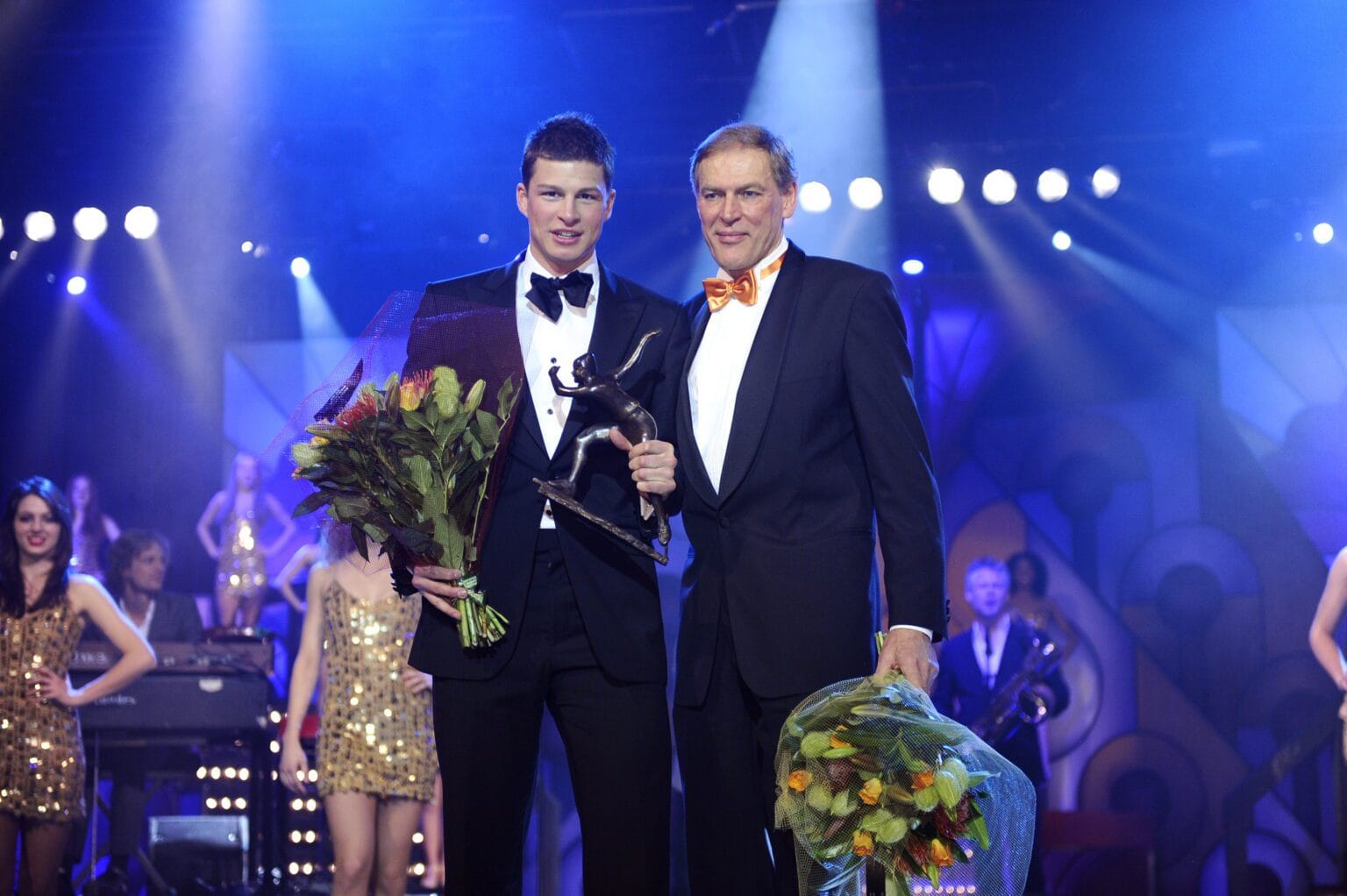 20-03-2009 SCHAATSEN: KNSB SCHAATSGALA:HILVERSUM
Voor de derde keer is Sven Kramer uitgeroepen tot Schaatser van het Jaar. Tijdens het afsluitende KNSB Gala Schaatser van het Jaar in Hilversum kreeg hij vandaag opnieuw de AEGON Ard Schenk AwardFoto: Soenar Chamid