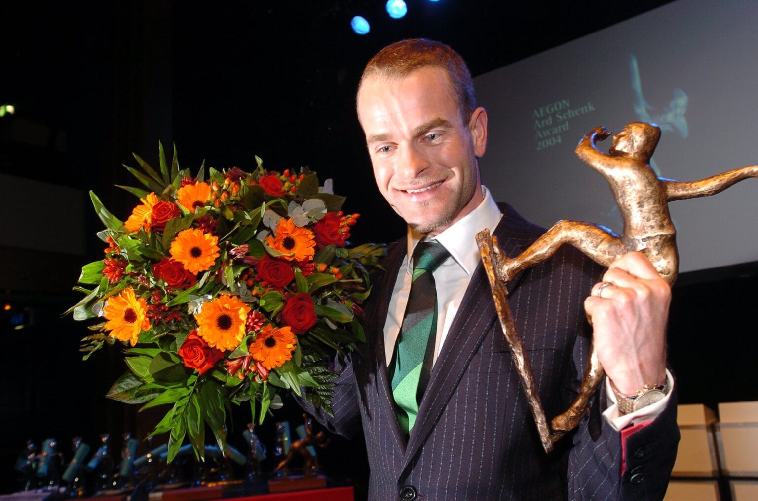 SCHAATSEN:UITREIKING ARD SCHENK AWARDS:AMSTERDAM:17MAART2004 Erben Wennemars krijgt de Ard Schenk Award
Foto: Soenar Chamid