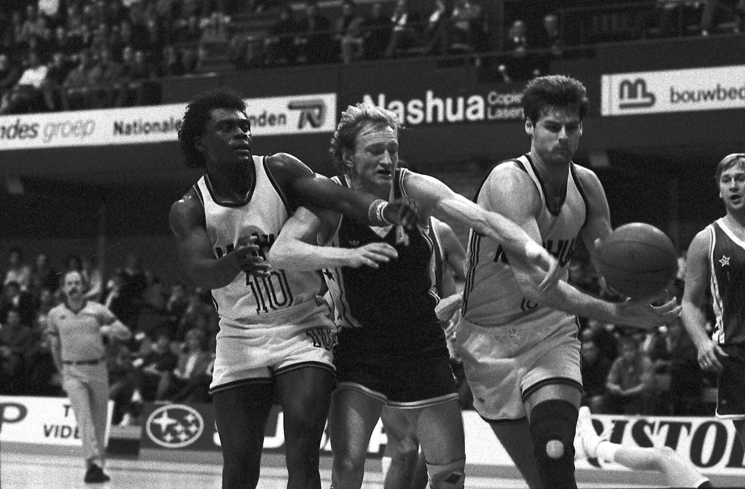 Henk_Pieterse_26 - 1988 12 15 Nashua - CSKA Moskou rechts Henk Pieterse Foto Felix Janssens (002)