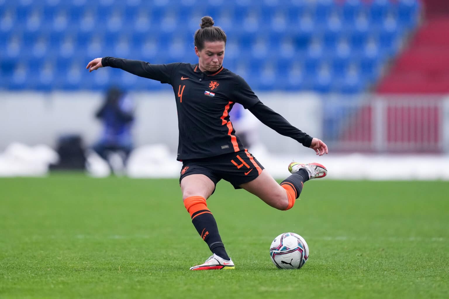 OSTRAVA, CZECH REPUBLIC - NOVEMBER 27: Merel van Dongen of the Netherlands during the FIFA Women's World Cup qualification match between CZECH REPUBLIC WOMANS and NETHERLANDS WOMANS at Mestsky Stadion on November 27, 2021 in Ostrava, Czech Republic (Photo by Yannick Verhoeven/Orange Pictures)