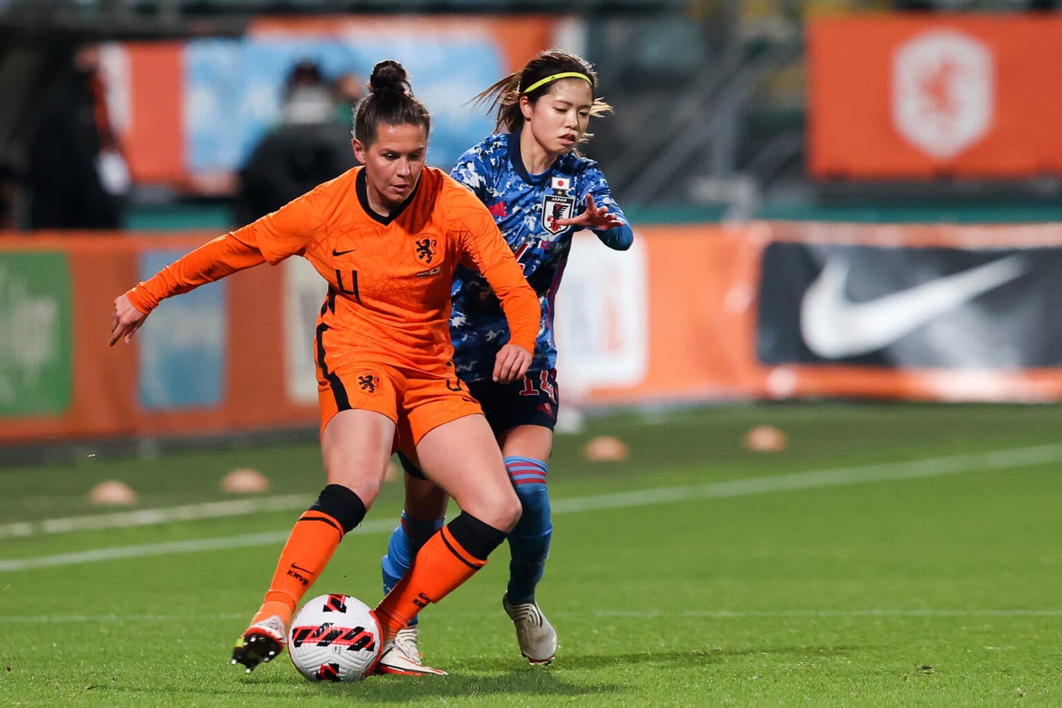 DEN HAAG, NETHERLANDS - NOVEMBER 29: Merel van Dongen of the Netherlands, Yui Hasegawa of Japan during the Friendly match between The Netherlands Women and Japan Women at Cars Jeans Stadion on November 29, 2021 in Den Haag, Netherlands (Photo by Hans van der Valk/Orange Pictures)