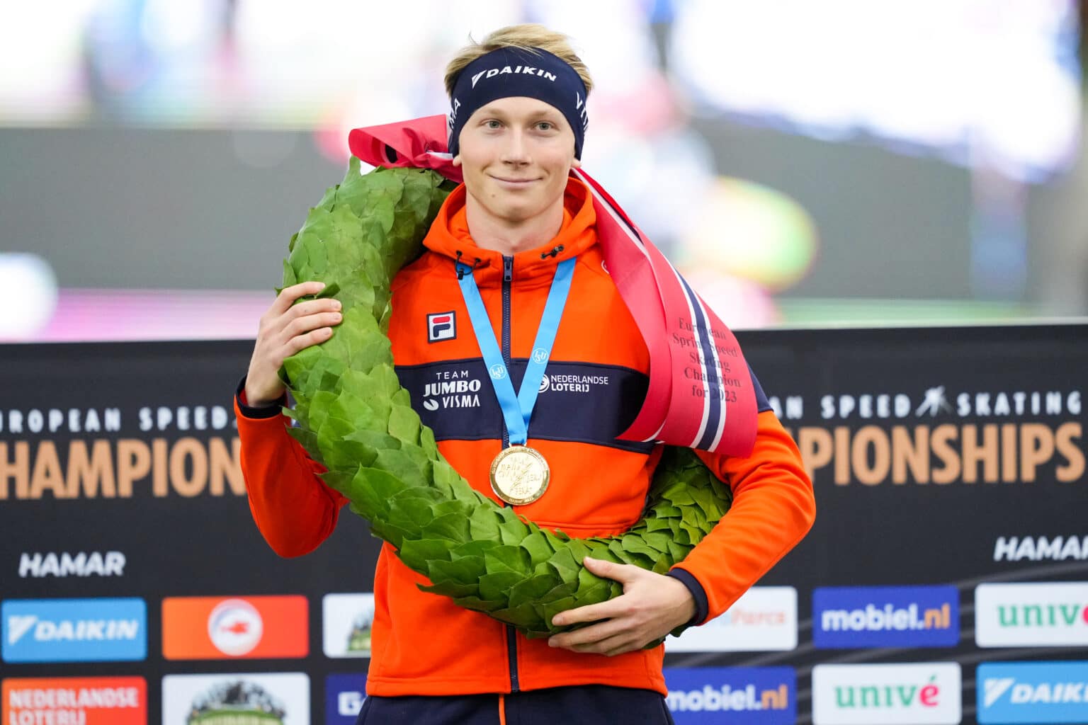 HAMAR, NORWAY - JANUARY 7: Merijn Scheperkamp of The Netherlands during the medal ceremony during the ISU European Sprint Speed Skating Championships at Vikingskipet on January 7, 2023 in Hamar, Norway (Photo by Douwe Bijlsma/Orange Pictures)