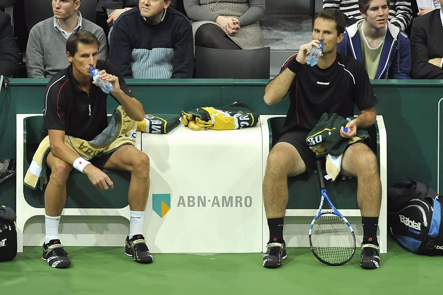 07-02-2011 TENNIS:ABNAMRO WTC:ROTTERDAM
ABN AMRO World Tennis Tournement
Mariusz Fyrstenberg POL en Marcin Matkowski POL winnen in twee sets van Jacco Eltingh NED en Paul Haarhuis NED
Paul Haarhuis en Jacco EltinghFoto: Henk Seppen