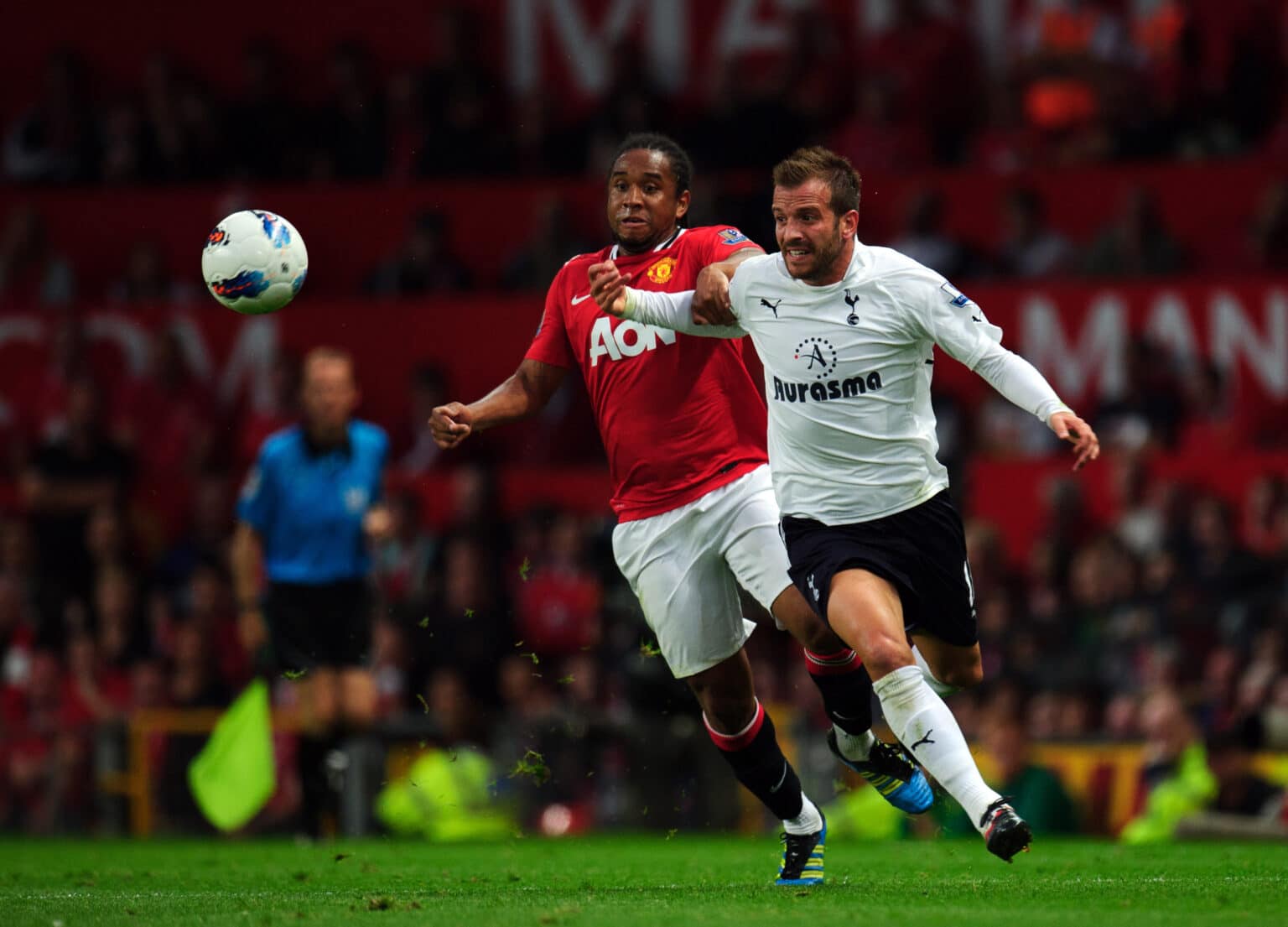 23-08-2011: Voetbal: Manchester United - Tottenham Hotspur: Engeland
Anderson of Manchester United and Rafael van der Vaart of Tottenham Hotspur
Premier League 2010/2011
Netherlands Only
[HIGHRES]