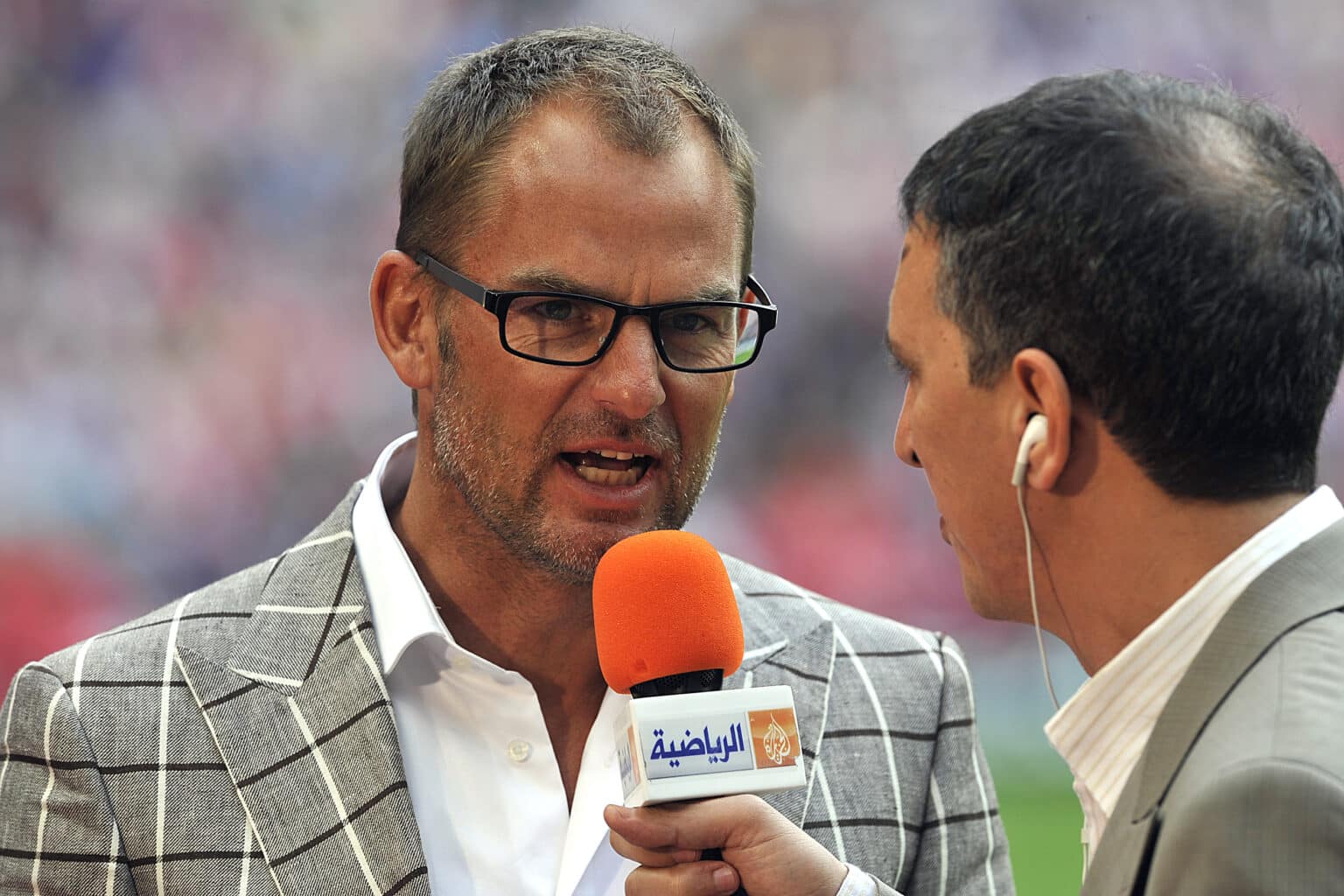 15-05-2011 VOETBAL: EREDIVISIE: AJAX - FC TWENTE: AMSTERDAM
Ronald de Boer wordt geintervieuwd door Al JazeeraFoto: Henk Seppen