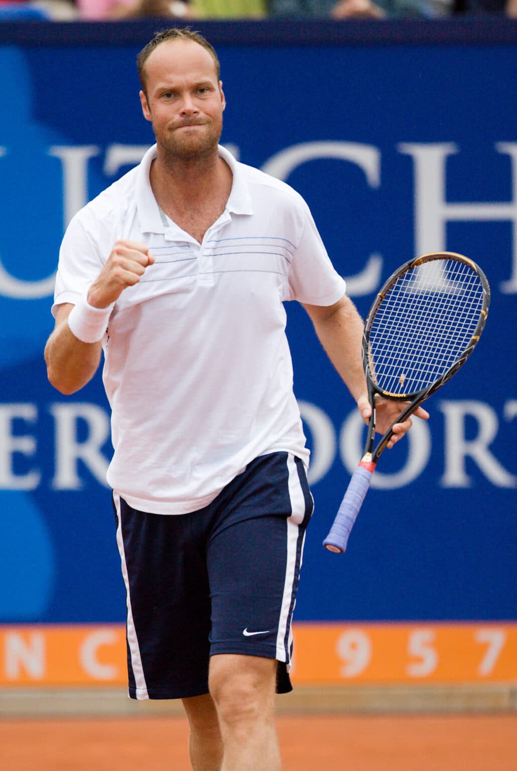 15-07-2008 TENNIS; DUTCH OPEN; AMERSFOORT; Martin Verkerk (NED) verspeelt 3 matchpunten en verliest de wedstrijd van Edouard Roger-Vasselin (FRA) door een zware enkelblessure; FOTO: ORANGEPICTURES / JOEP LEENEN