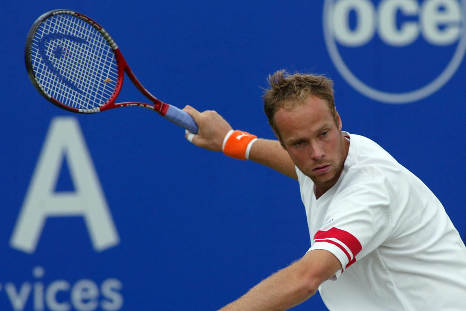 17-06-2004 TENNIS:ORDINA OPEN:ROSMALEN Martin Verkerk in zijn partij tegen Mikhail Youzhny.
foto Jeroen Putmans