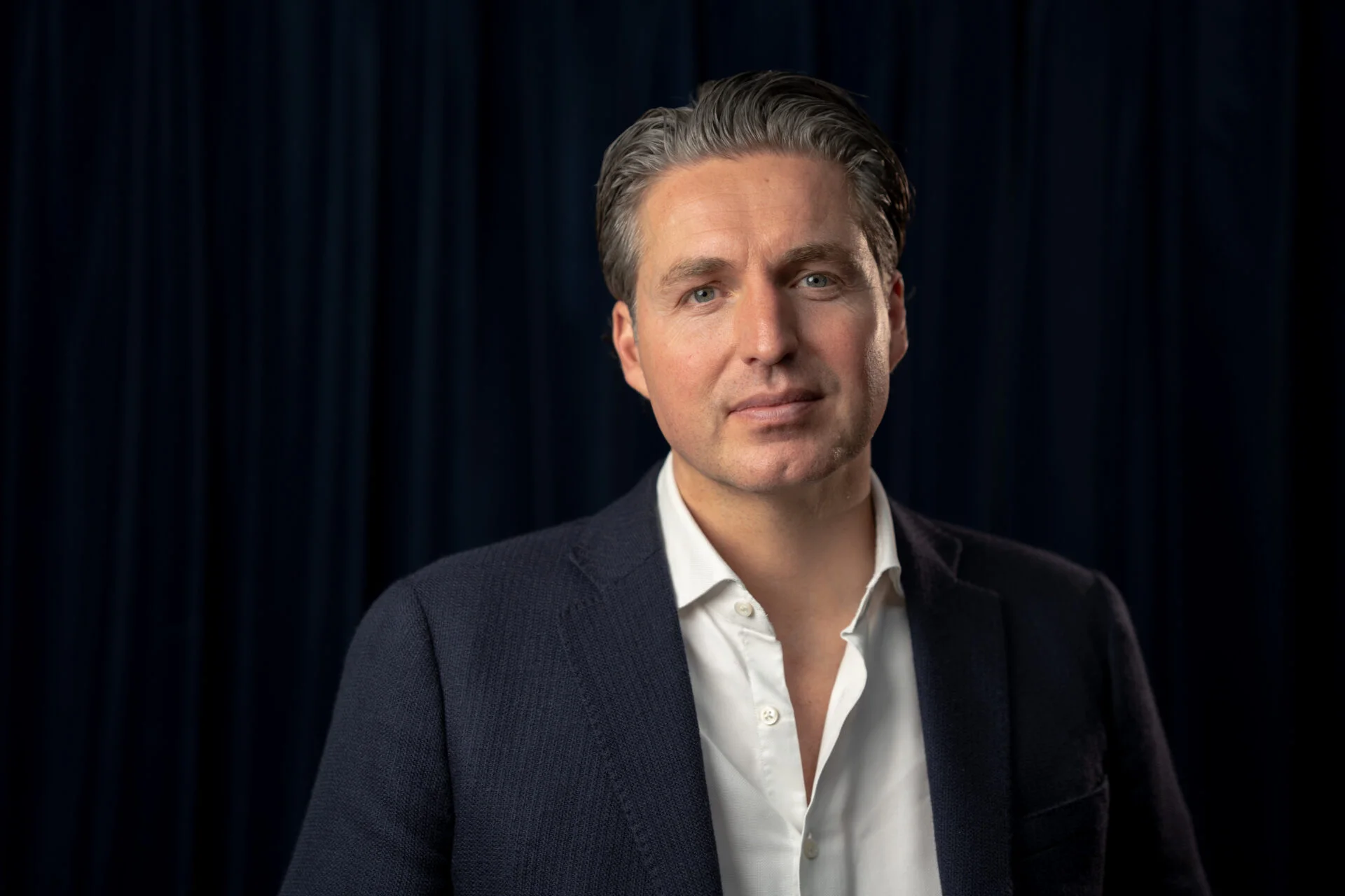 Pieter van den Hoogenband in het theater