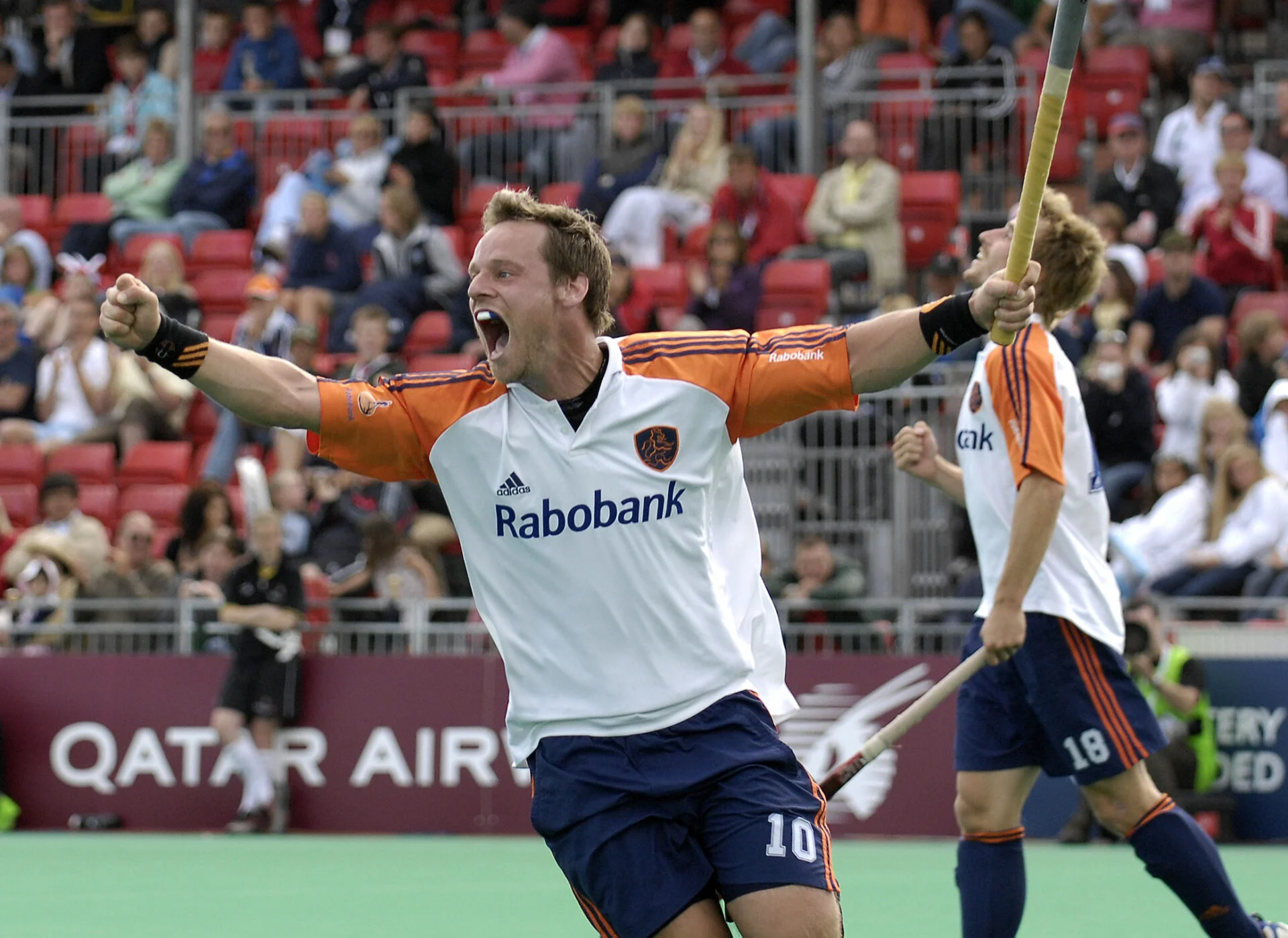 Taeke Taekema juichen bij Oranje