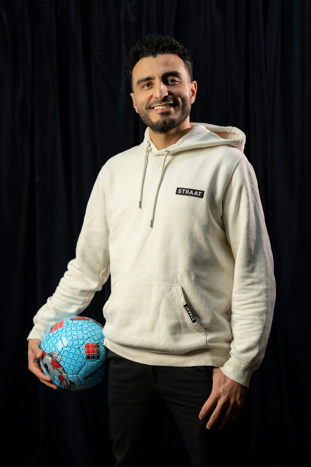 Soufiane Touzani in het theater met bal