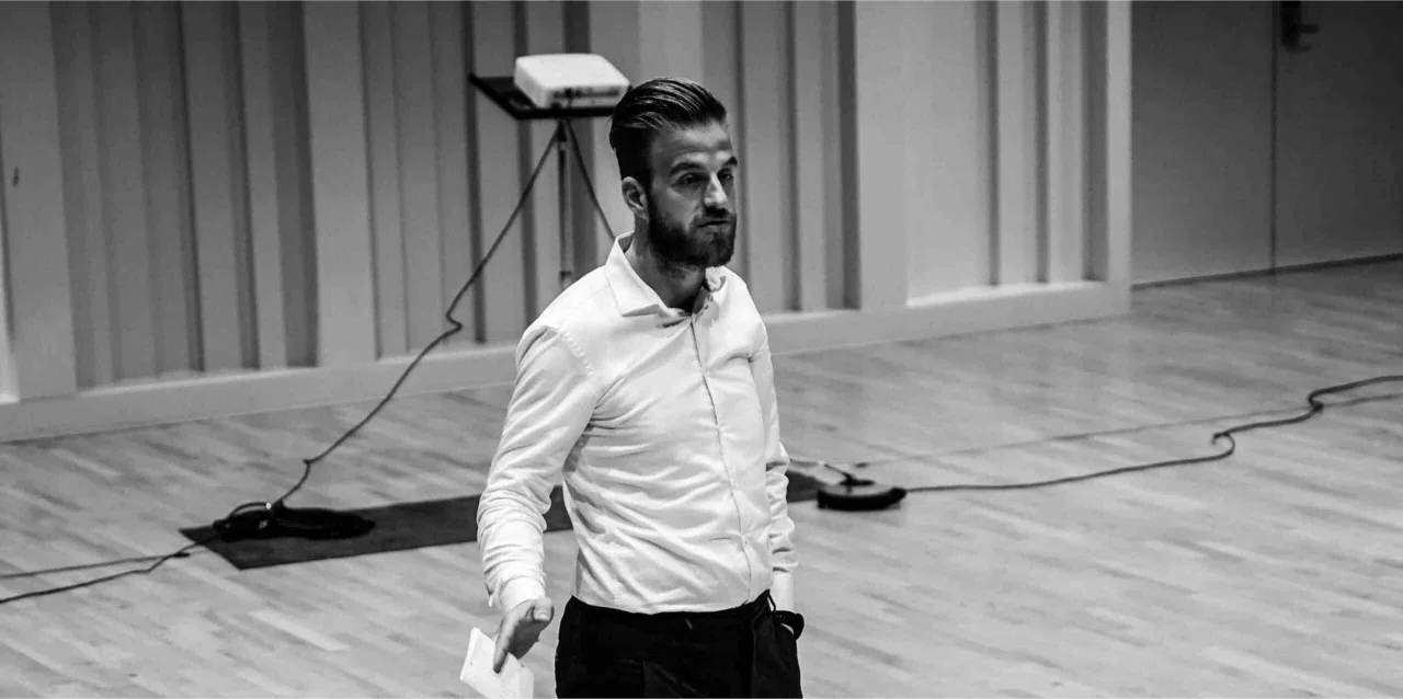 Luuk Veltink presentatie profielfoto beamer