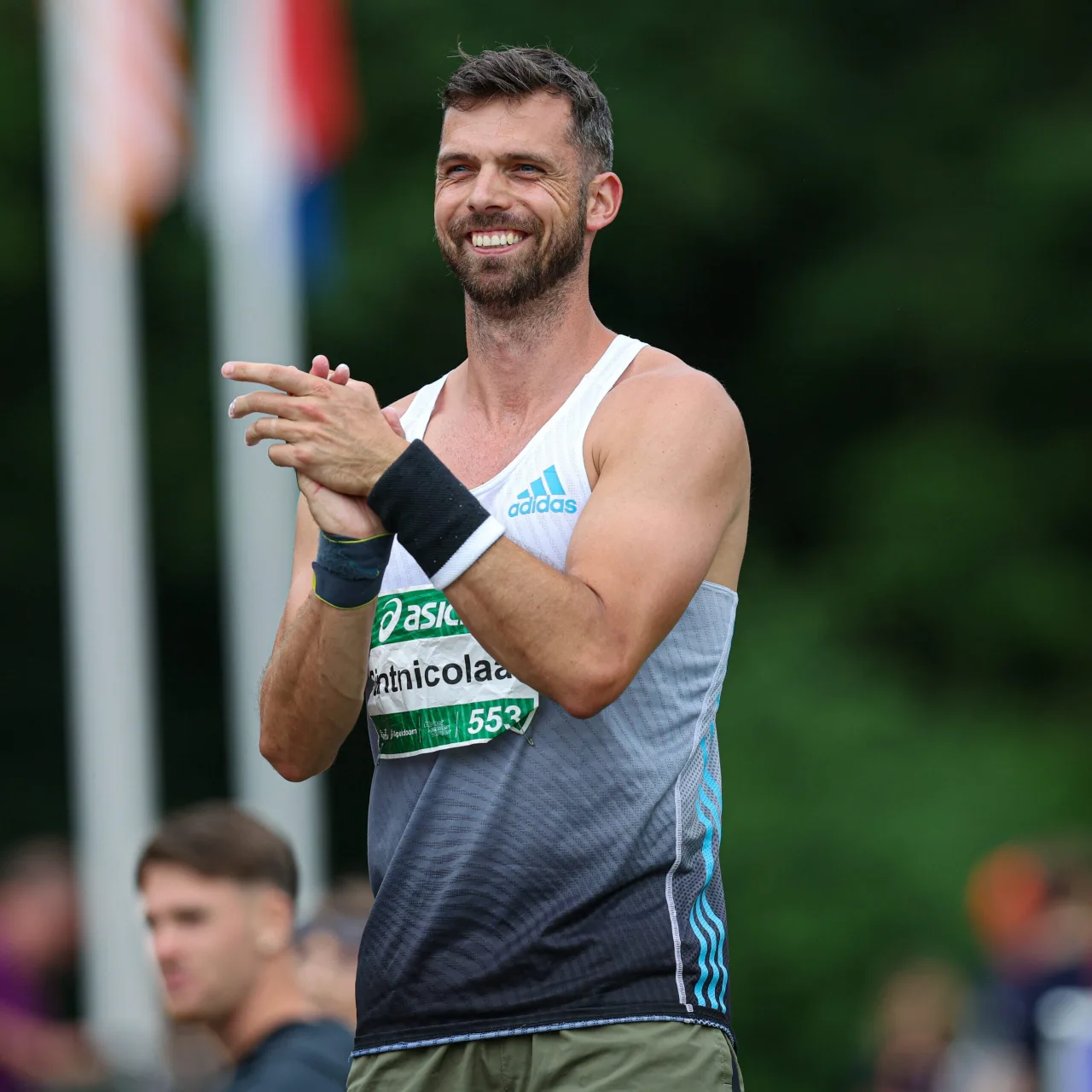 Eelco SIntnicolaas applaus na wedstrijd