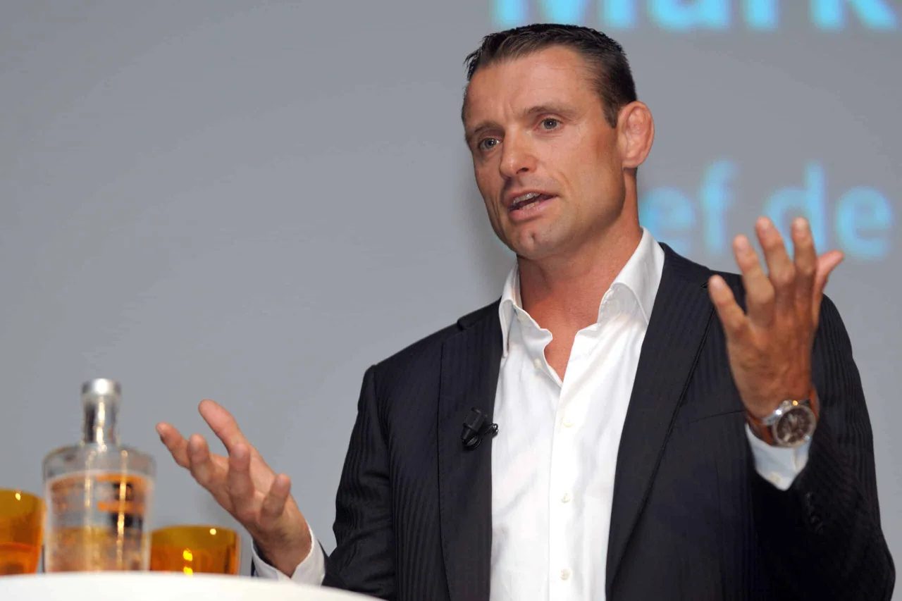 Mark Huizinga als spreker op het podium